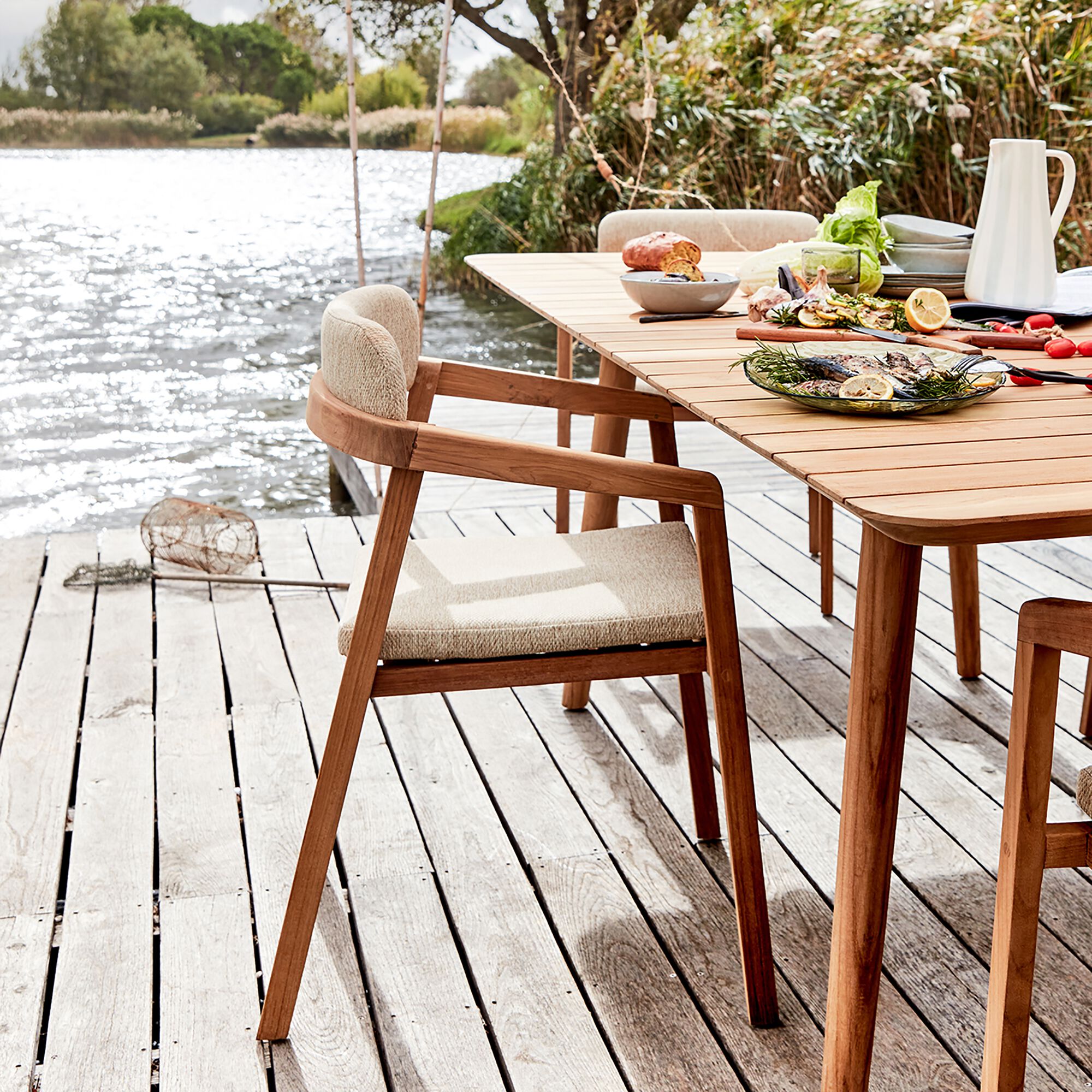 EVENOS - Chaise de jardin avec accoudoirs en teck massif - bois foncé