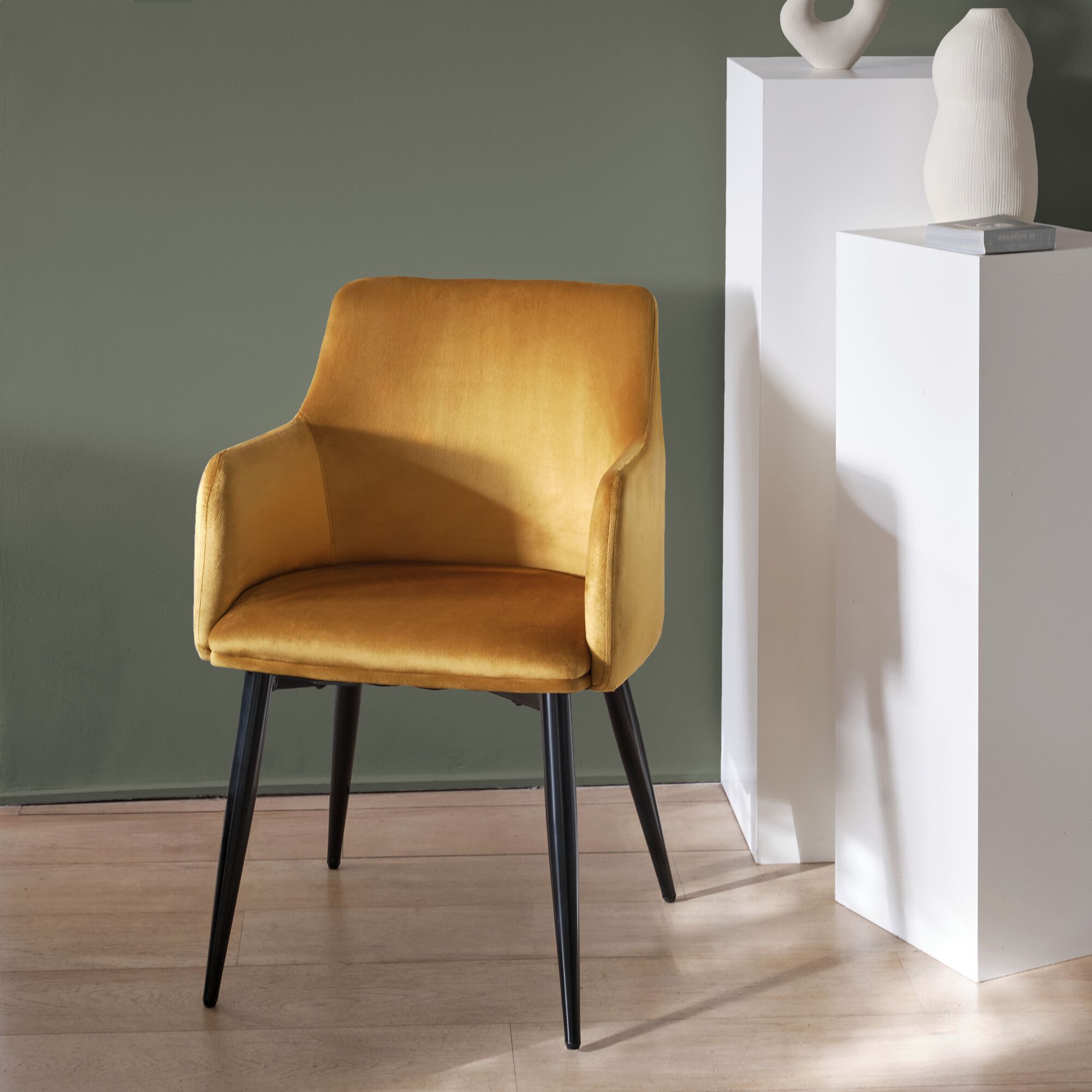 GINETTE - Chaise en tissu effet velours avec accoudoirs - jaune argan
