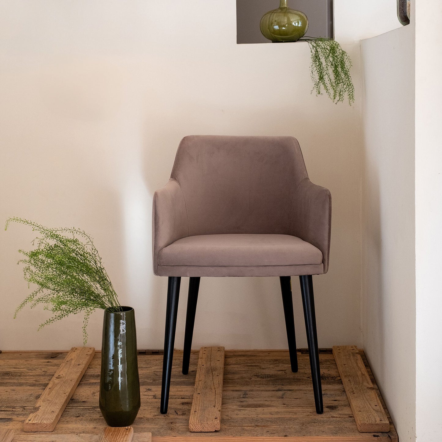 MANE - Chaise en tissu effet velours avec accoudoirs - gris