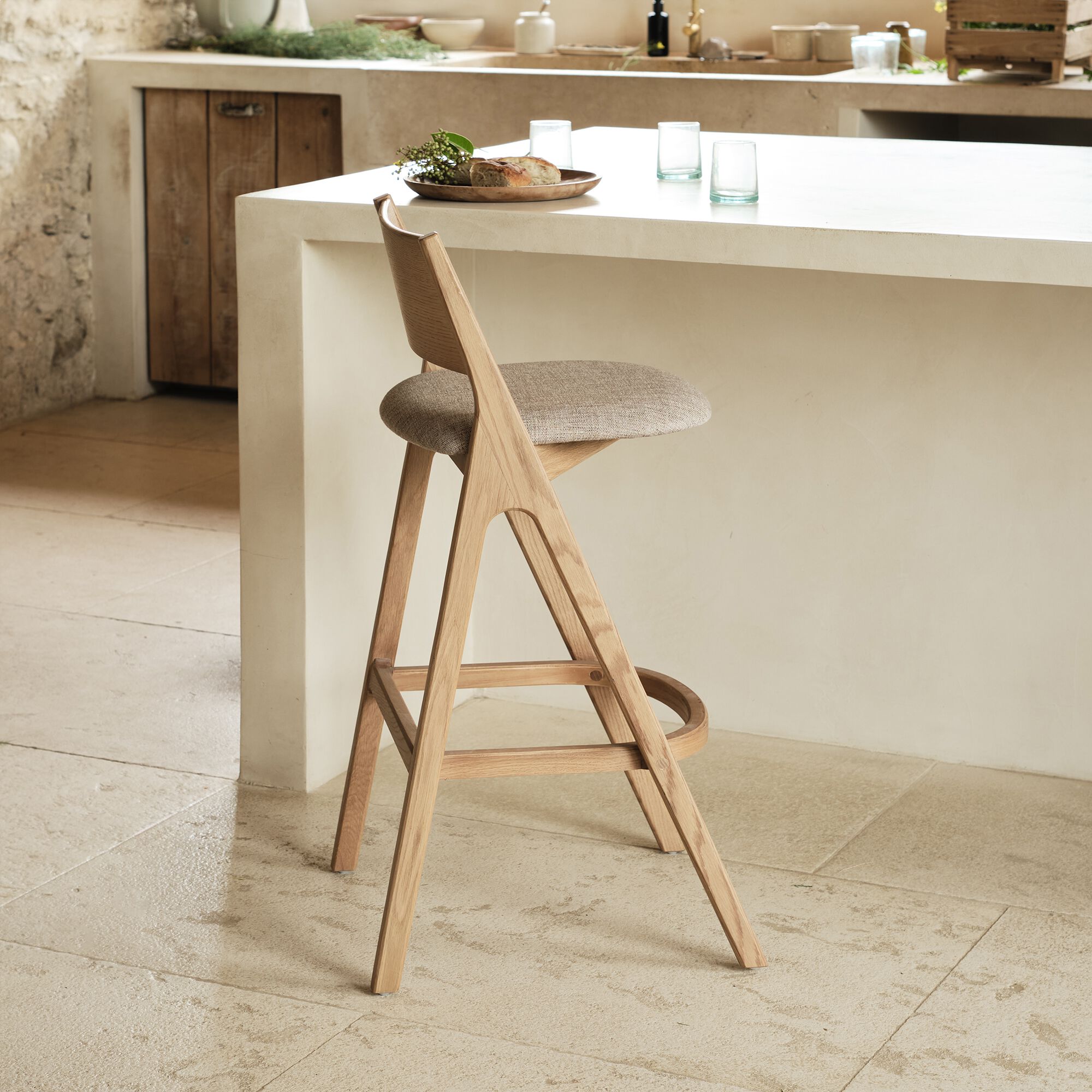 ANTONI - Chaise de bar en chêne et tissu H99cm - gris