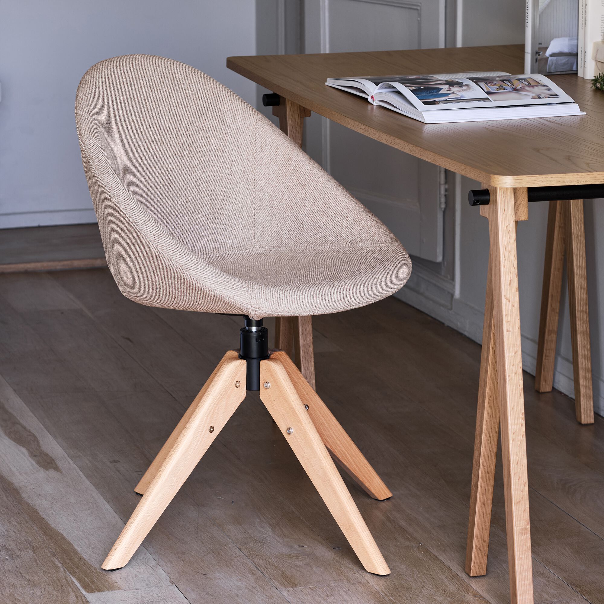 LUDO - Chaise de bureau rotative en tissu - beige