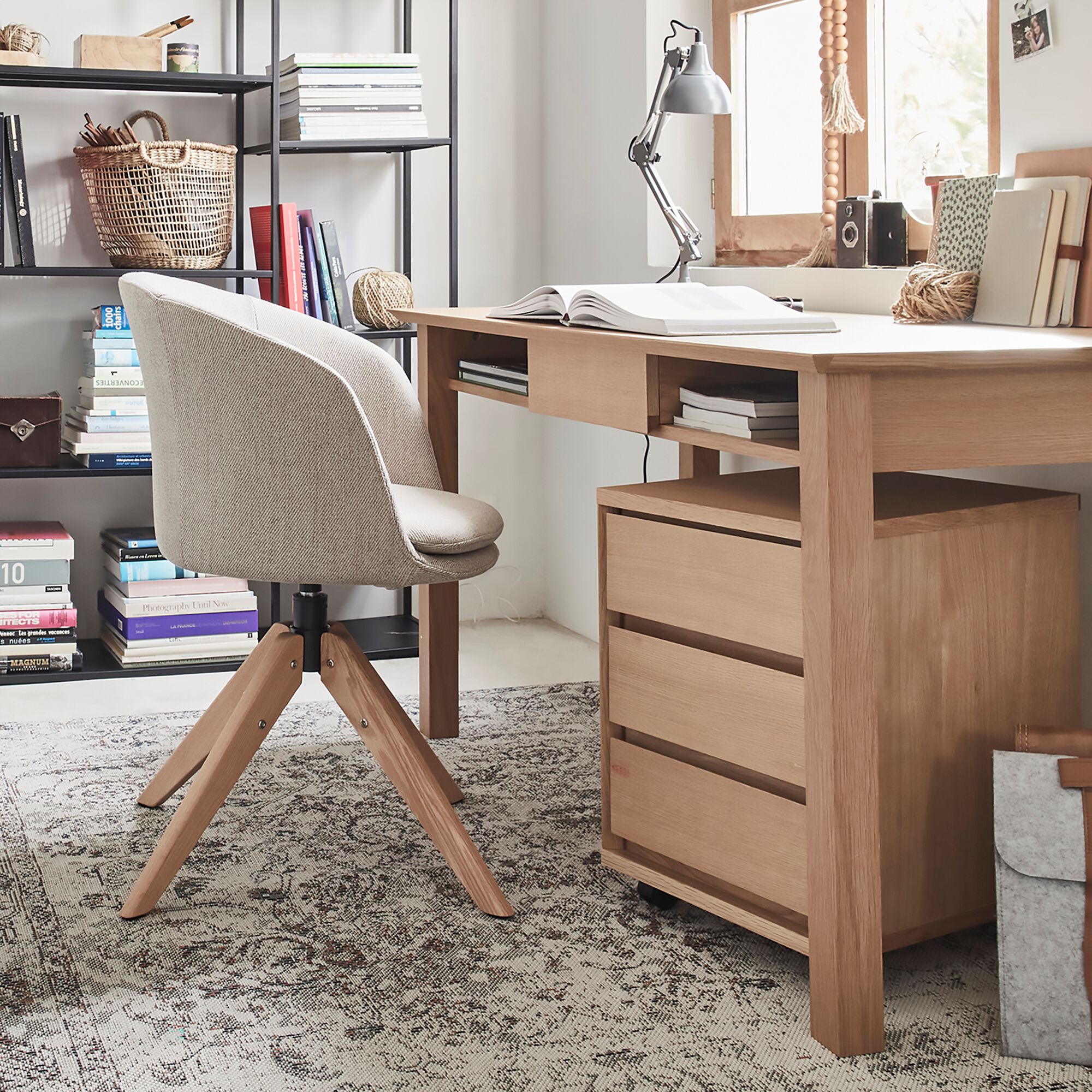 LYDIA - Chaise de bureau rotative en tissu et bois - beige