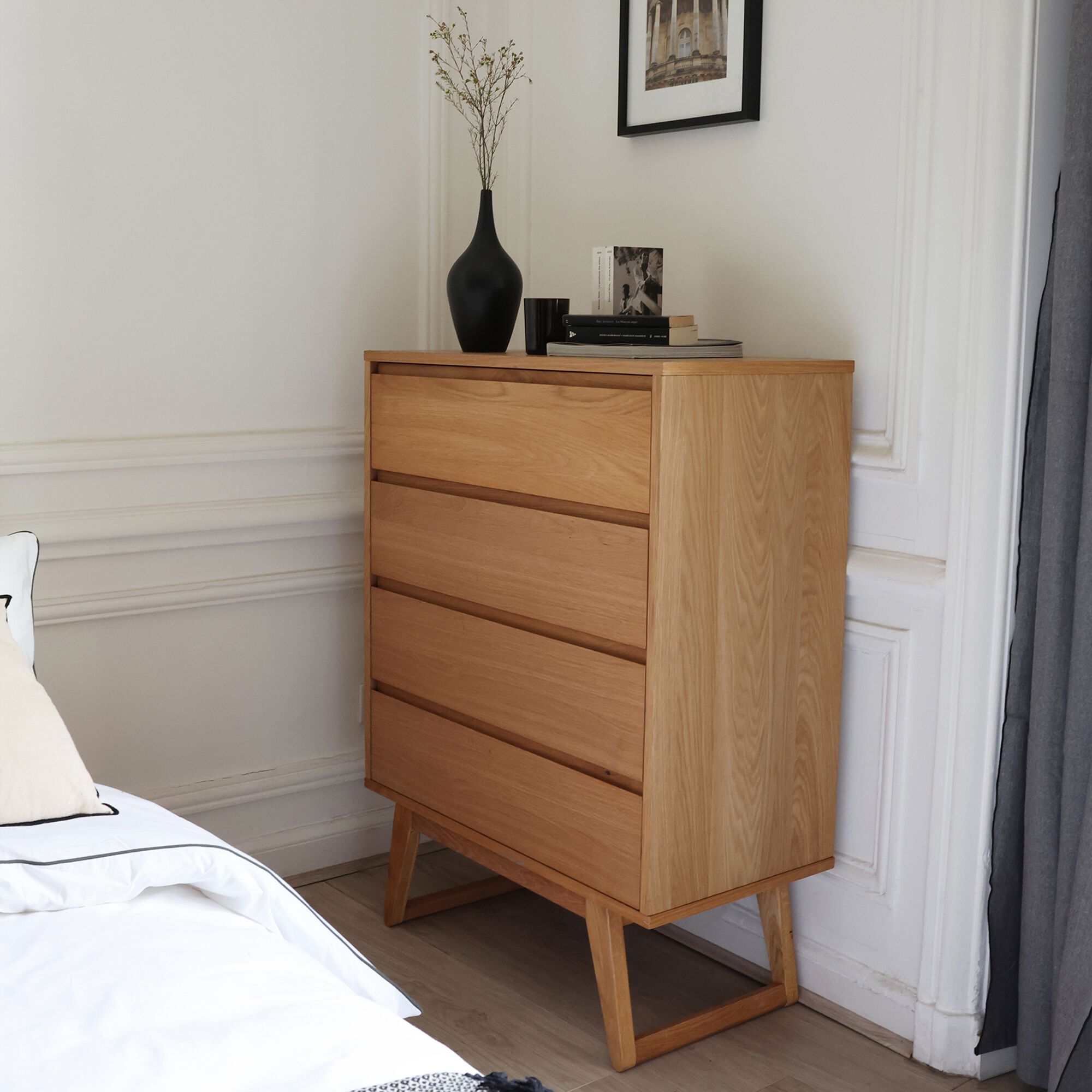 BRUNA - Commode 4 tiroirs en plaqué chêne - bois clair