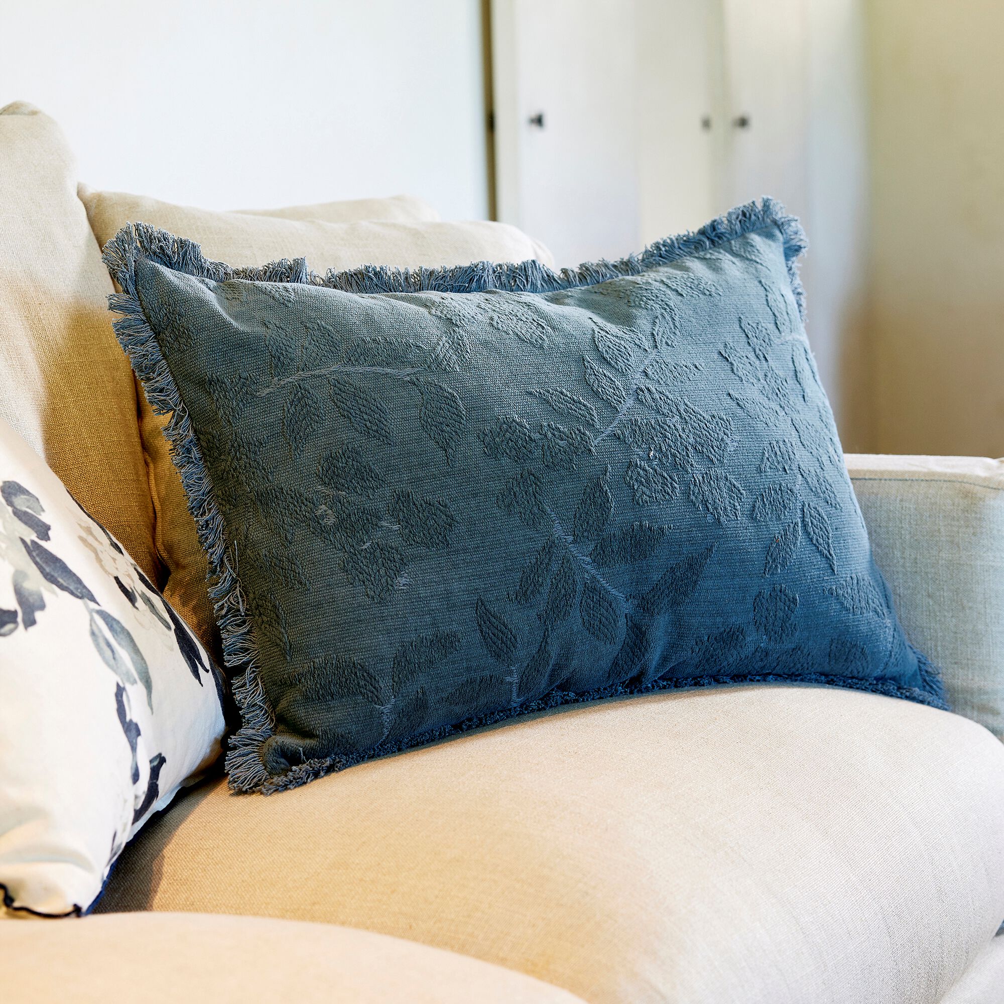 HAO - Coussin en coton motif feuille en tissage jacquard finition franges 40x60cm - vert eucalyptus