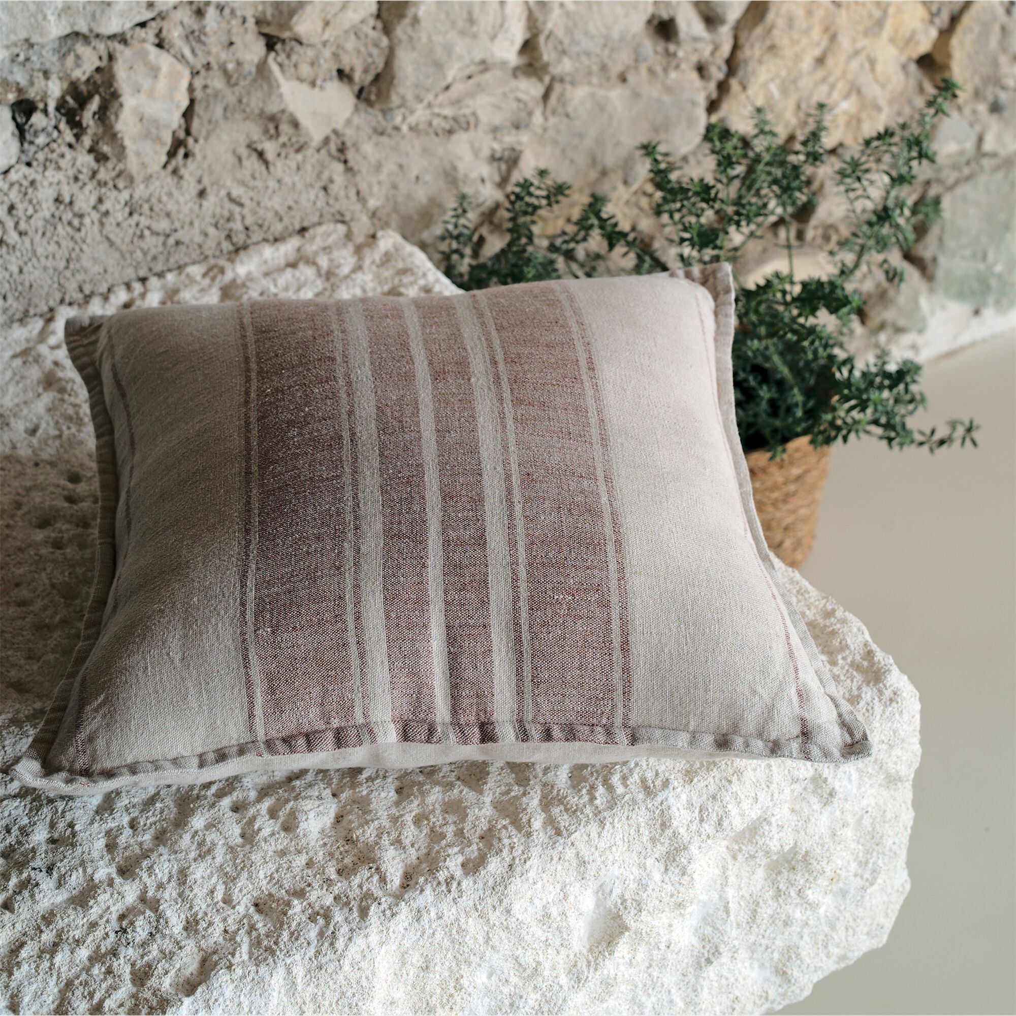 LAURET - Coussin rayé en lin 45x45cm - rouge