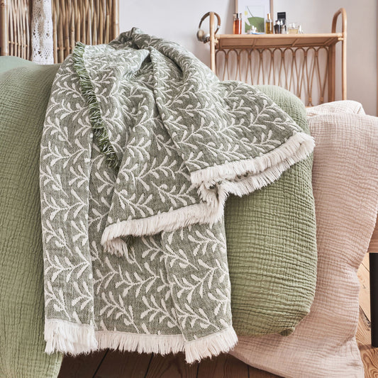 CALIMEA - Couvre lit en coton motif feuilles finition franges 230x250cm - vert