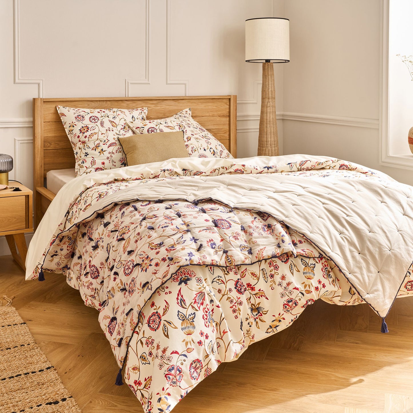 BELLIS - Édredon à motif fleuri en lin et coton 100x180cm piquage pompons double faces - beige