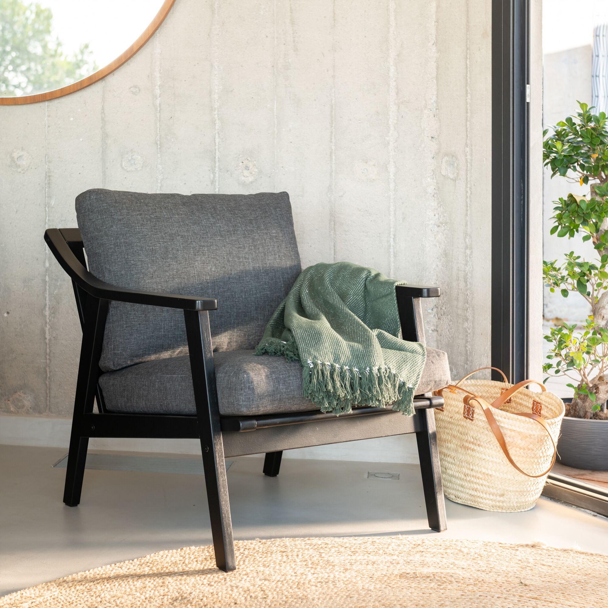 JAUNA - Fauteuil de jardin en bois d'eucalyptus - noir