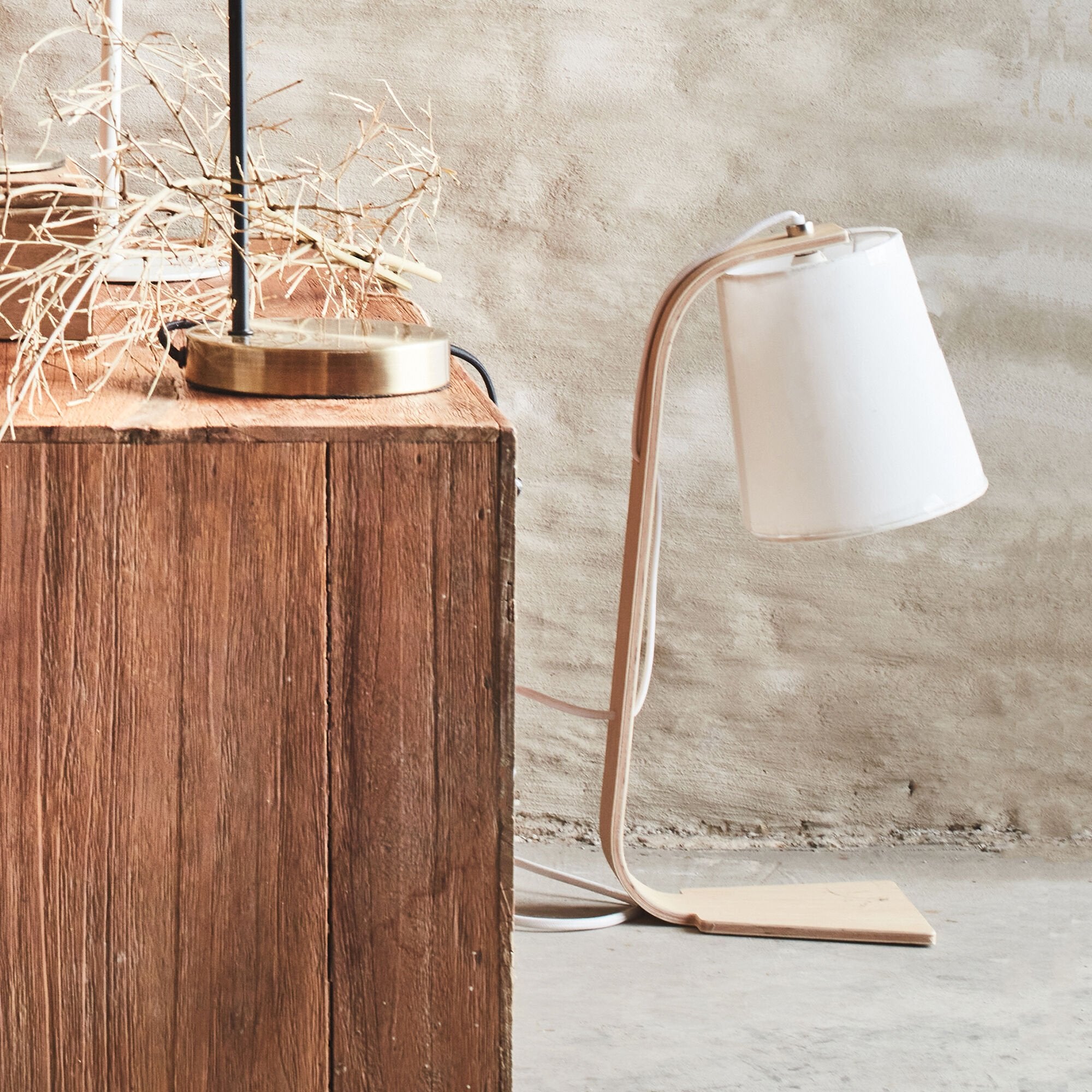 ELLICA - Lampe à poser en bois et coton H43cm E14