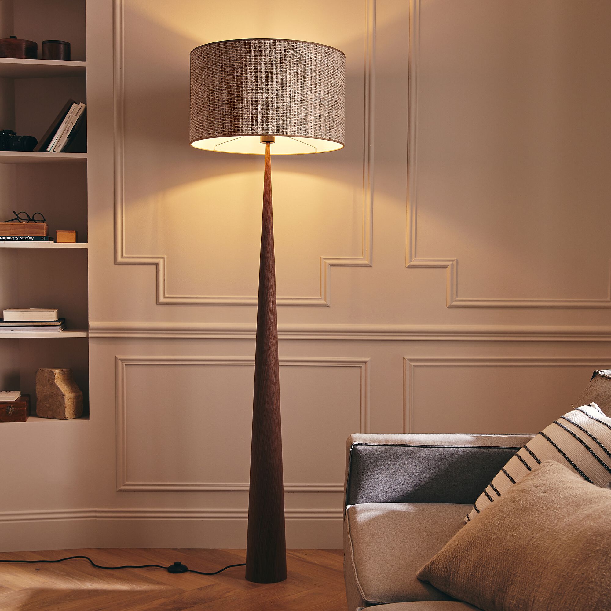 KONE - Pied de lampadaire en métal effet bois H157cm - bois foncé