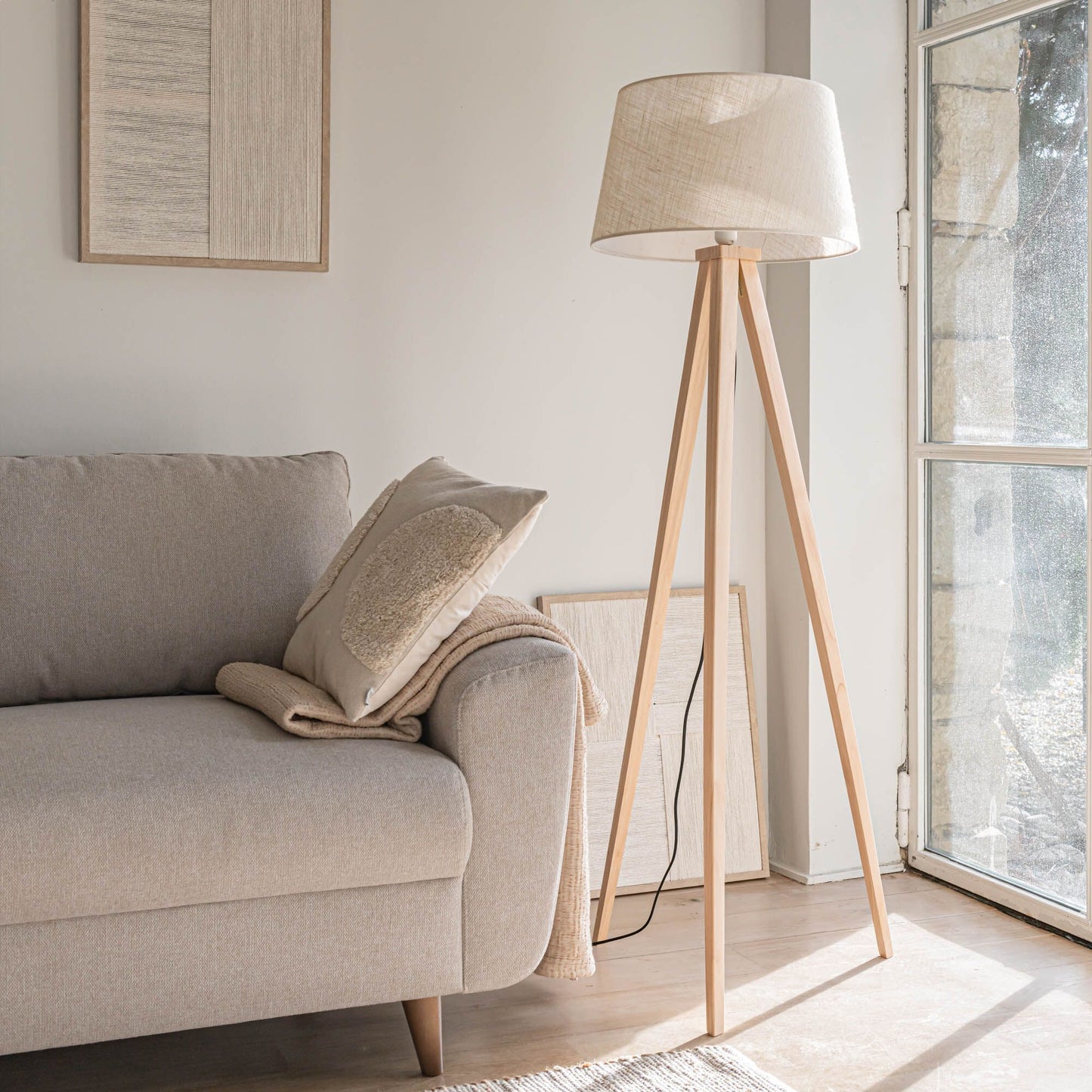 ORNOS - Pied de lampadaire en bois d'hévéa H130,5 cm - bois clair