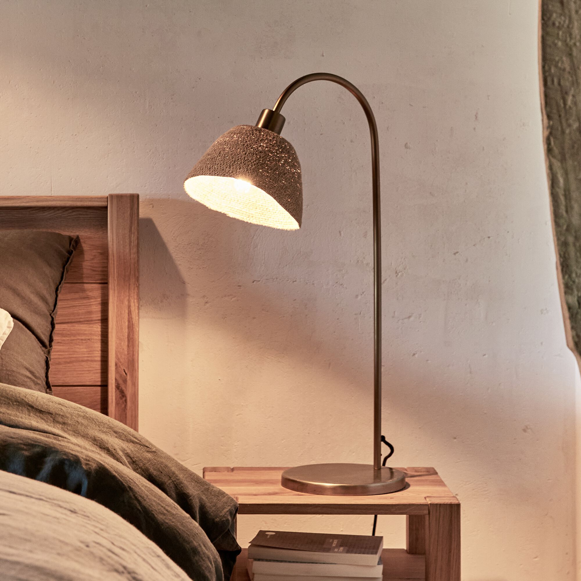 JUSTINE - Lampe à poser électrifiée en métal et jonc de mer H68cm - doré