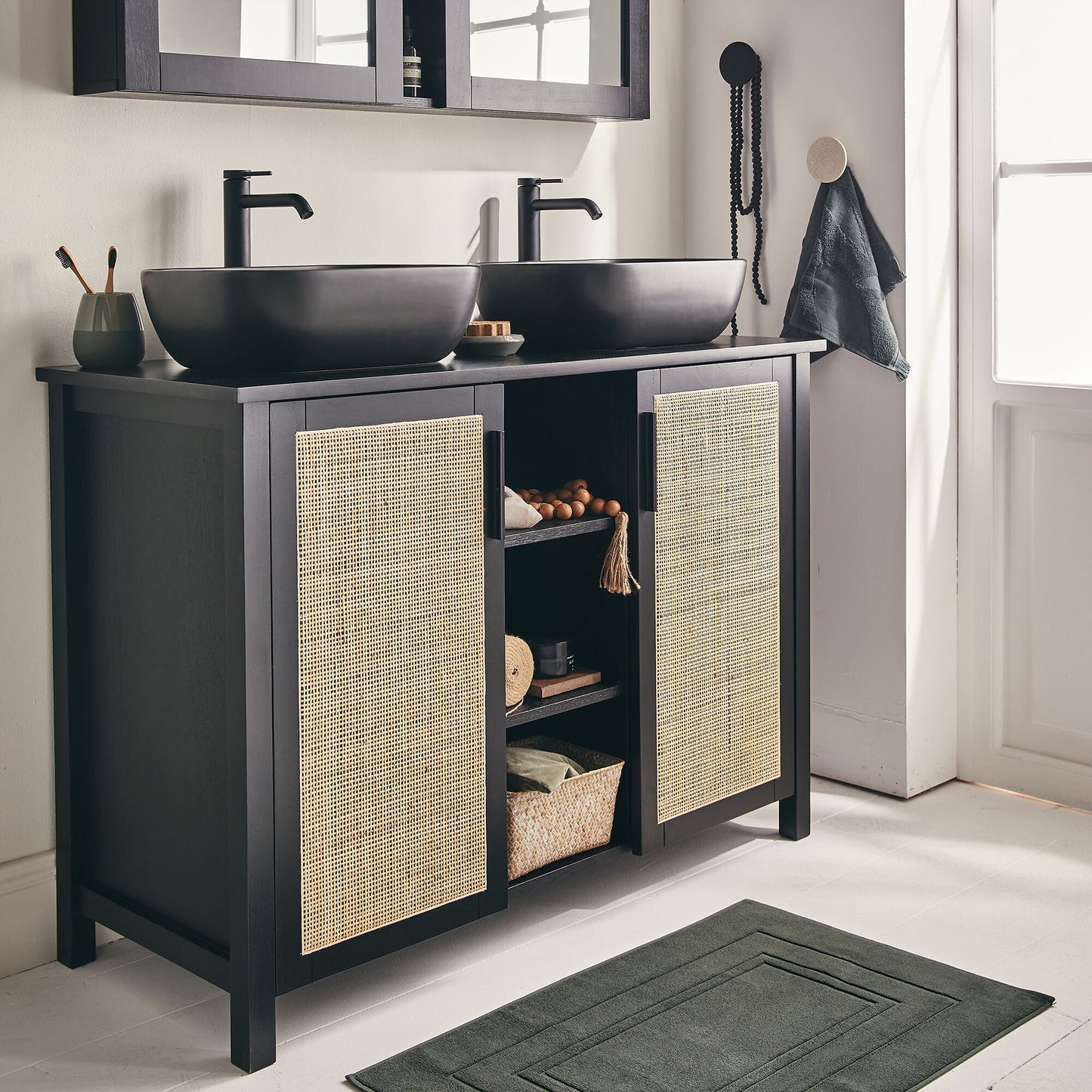 VALLAURIS - Meuble sous-vasque double en bois de cèdre et 2 portes en cannage - L120cm