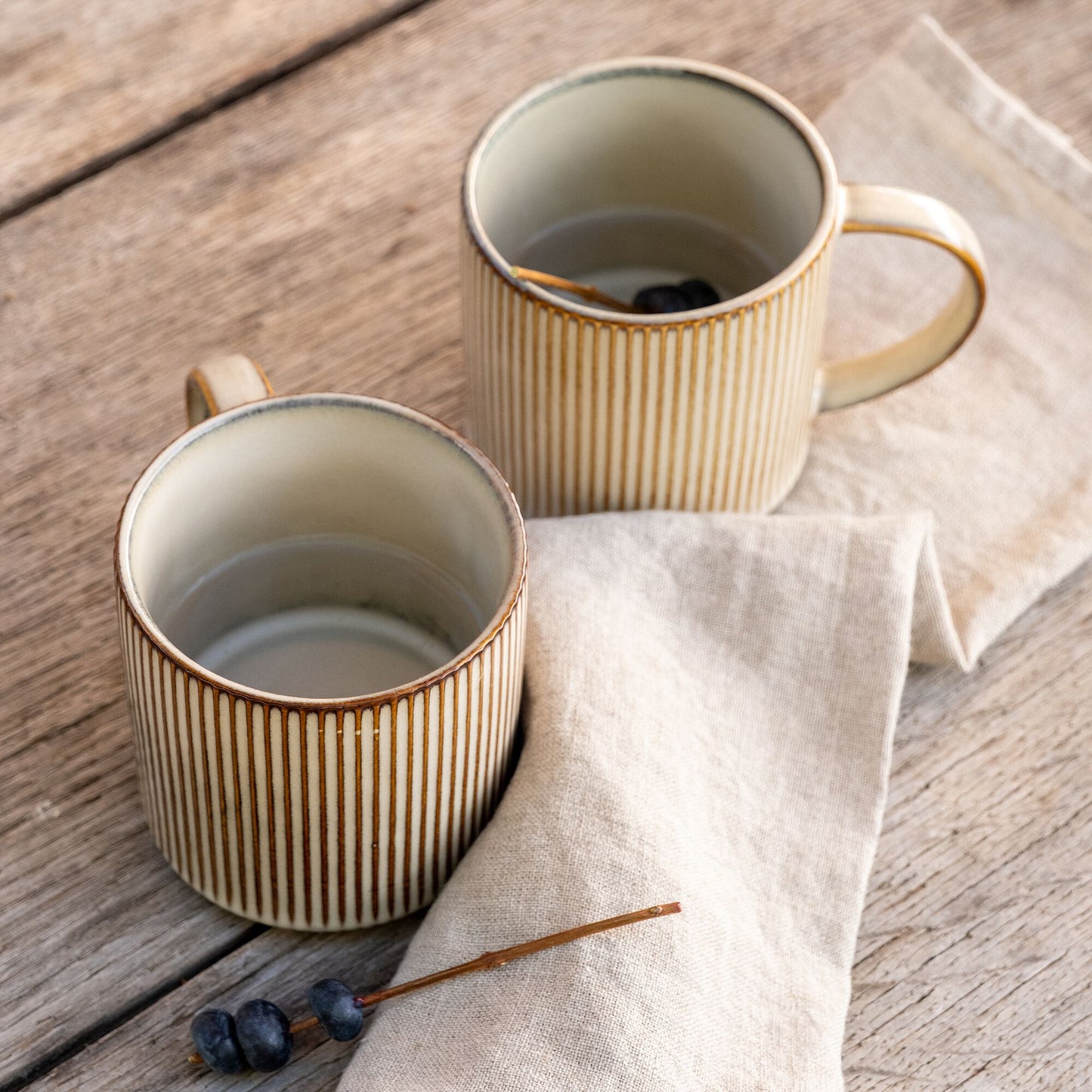 STRIE - Mug strié en grès 40cl - beige