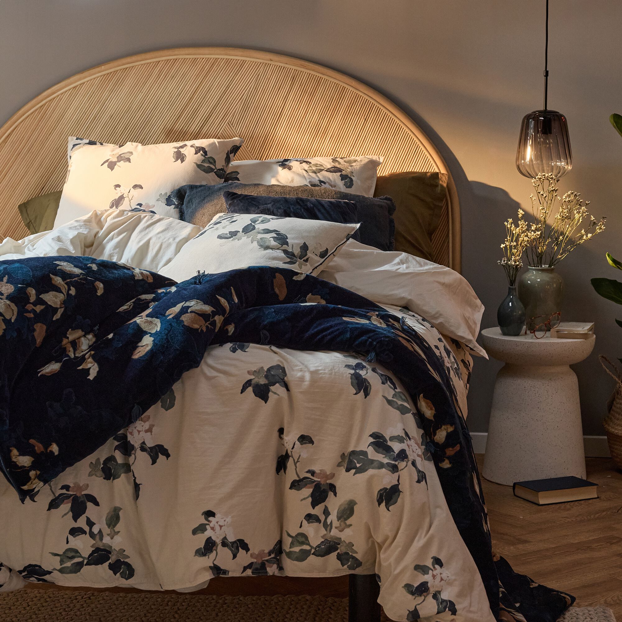 LINH - Housse de couette 240x220cm et 2 taies d'oreiller 63x63cm en coton lavé à motif floral - blanc