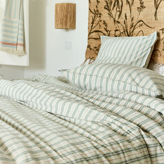 TRADO - Housse de couette 260x240cm et 2 taies d'oreiller 63x63cm motif rayé en coton tissé teint lavé - bleu