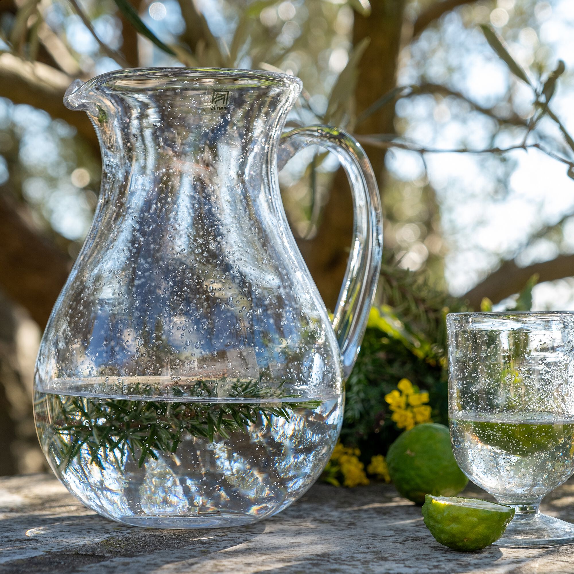 BULLA - Carafe avec anse en verre bullé 1,5L - transparent
