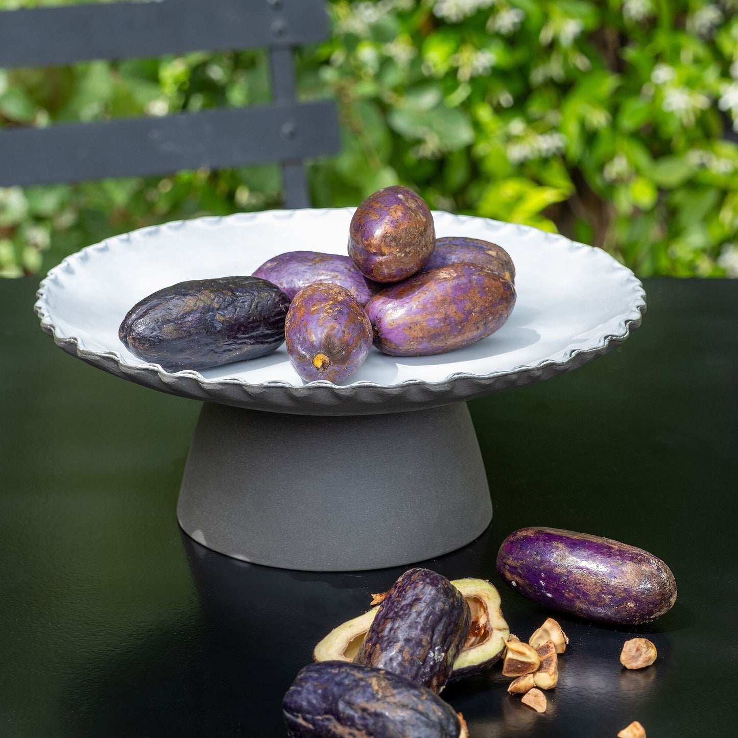 ONDULA - Plat de présentation sur pied en grès D28cm - noir