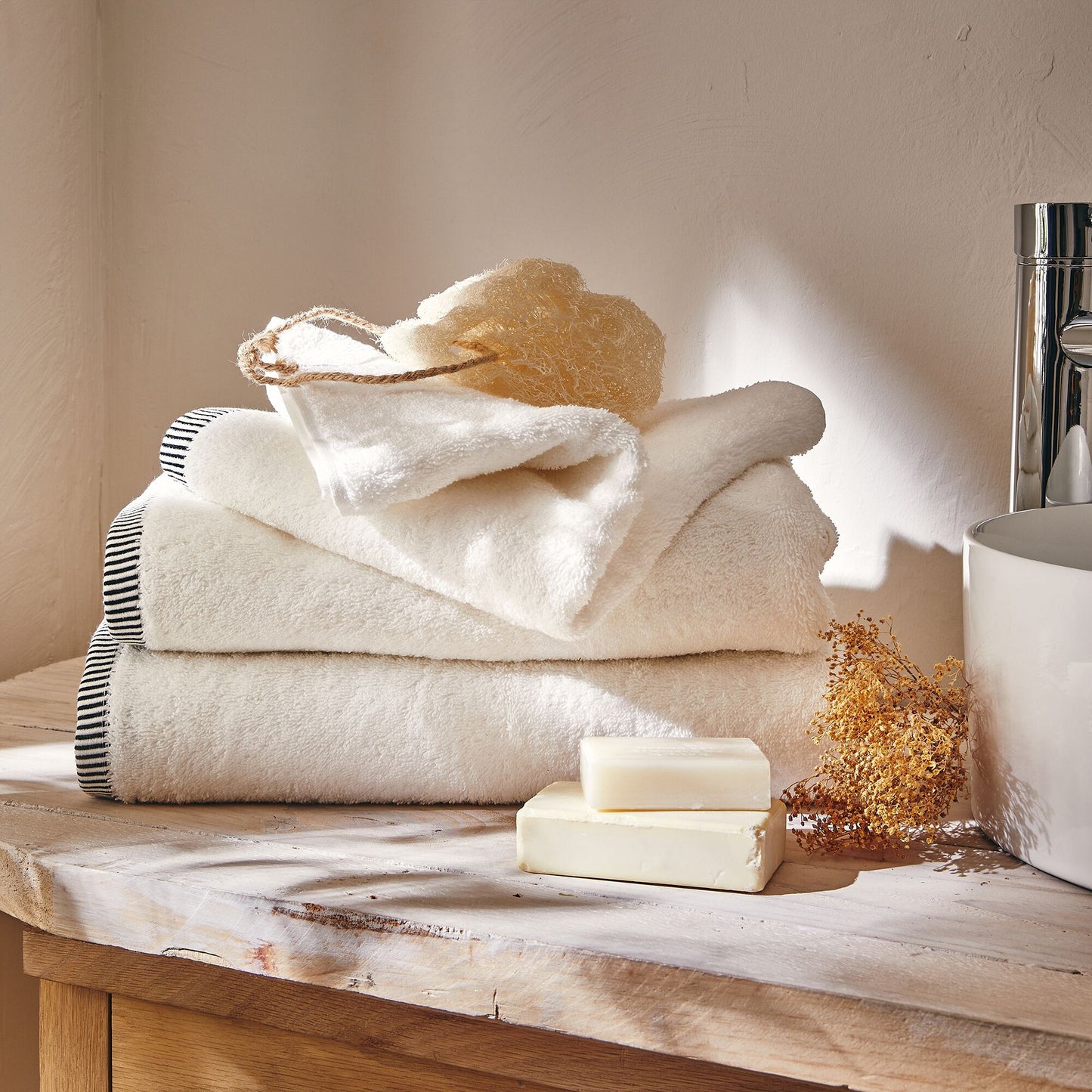 ROMANE - Linge de toilette brodé en coton- blanc