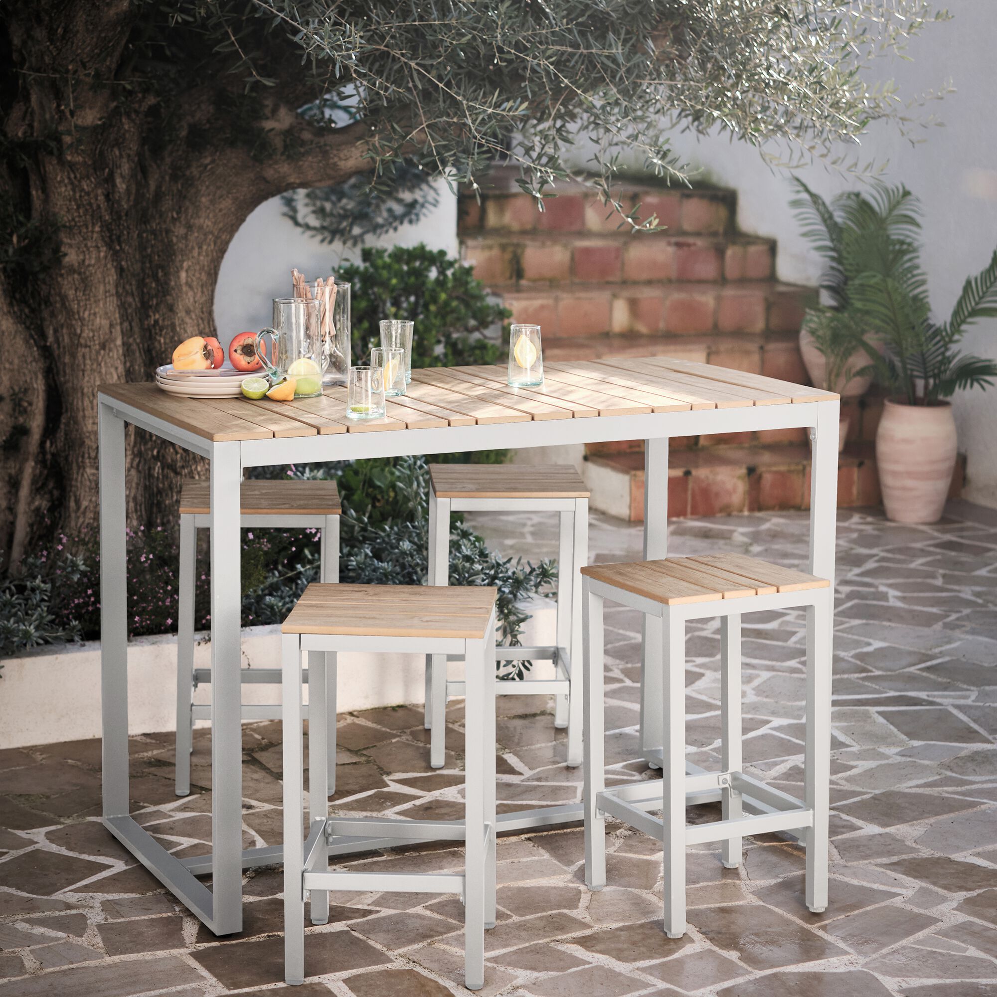 BEAUJEU - Ensemble table haute de jardin et 4 tabourets - bois clair