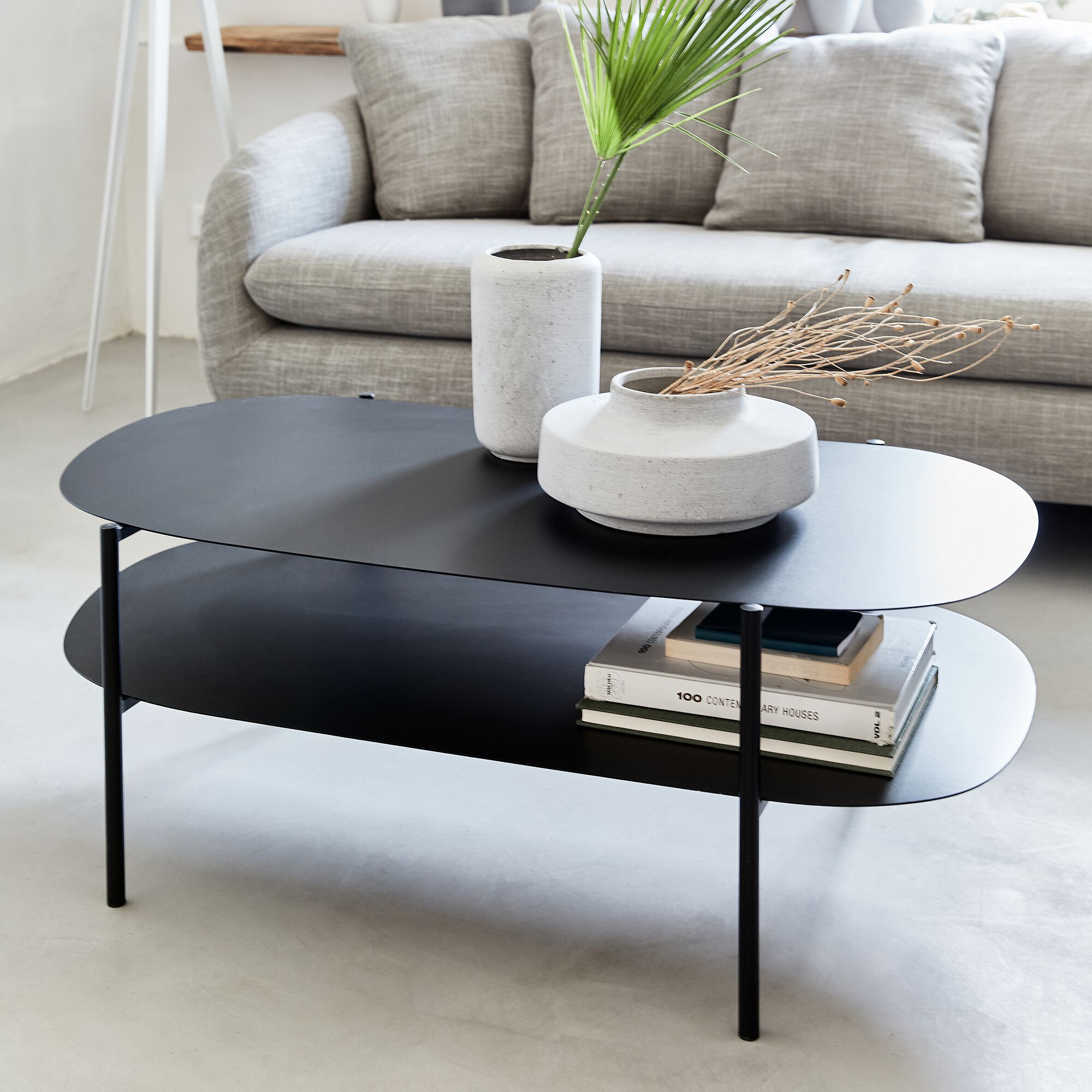 CAROUBE - Table basse en métal forme organique asymétrique - noir L112xH40cm