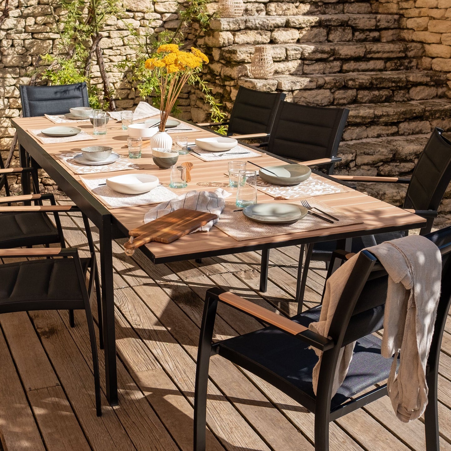 VERDON - Salon de jardin repas extensible en aluminium - noir