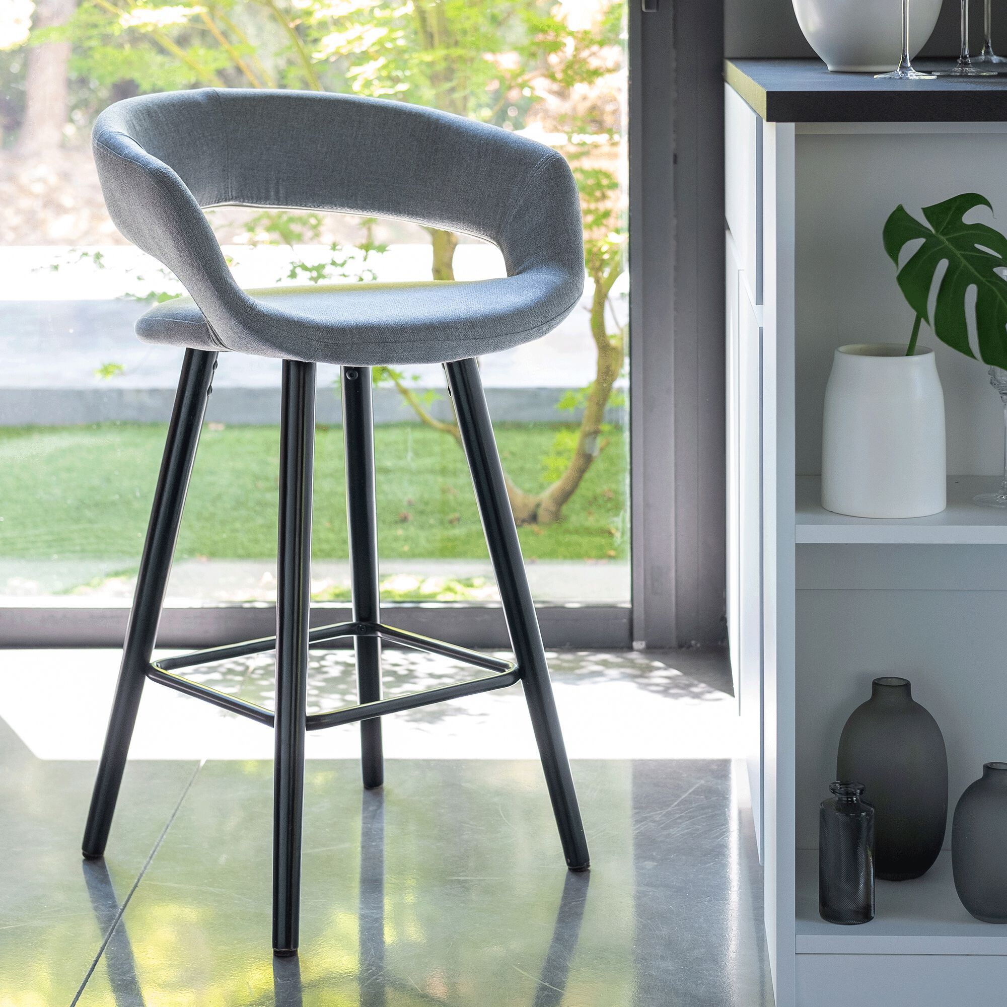 JOYAU - Chaise de bar en tissu avec accoudoirs H65,5cm - gris borie