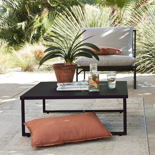 LANTA - Table basse de jardin carrée en aluminium - noir
