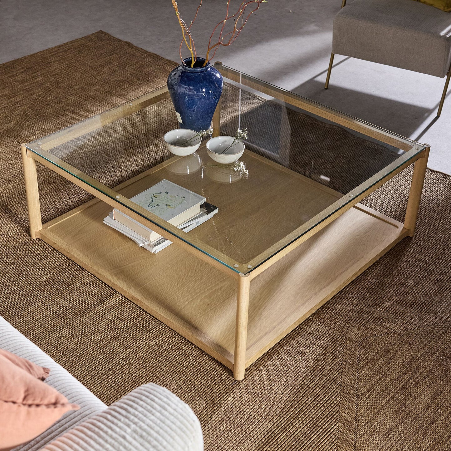 QUADRAT - Table basse en chêne et verre L92x92cm - bois clair