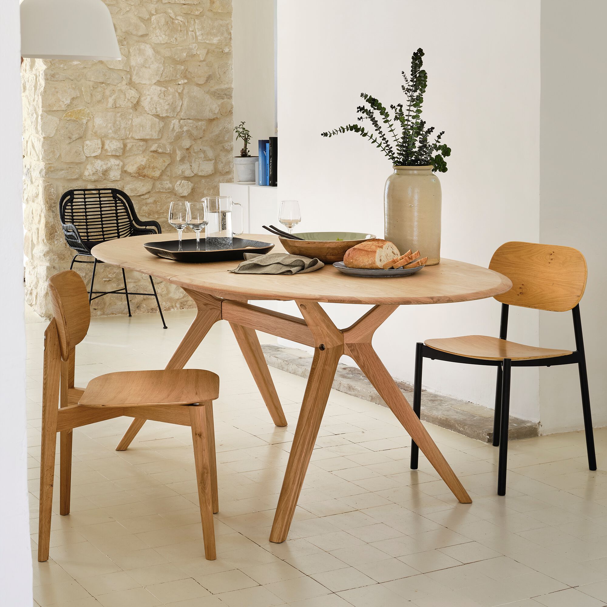 CARMEN - Table de repas ovale extensible bois massif - bois clair (6 à 8 places)