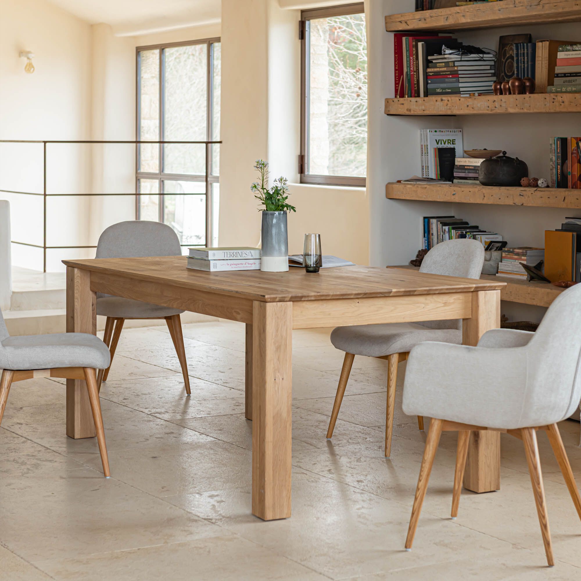 CESAR - Table de repas extensible en chêne - bois clair (8 à 12 places)