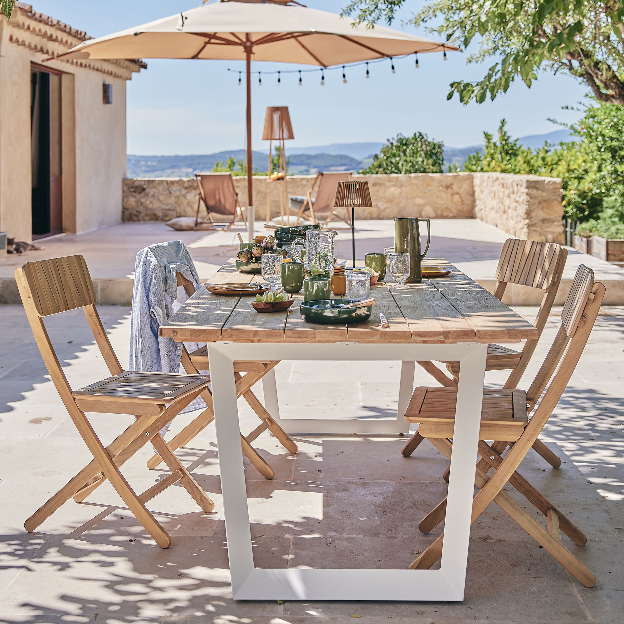 ITAQUE - Salon de jardin repas en teck et aluminium - blanc (8 places)