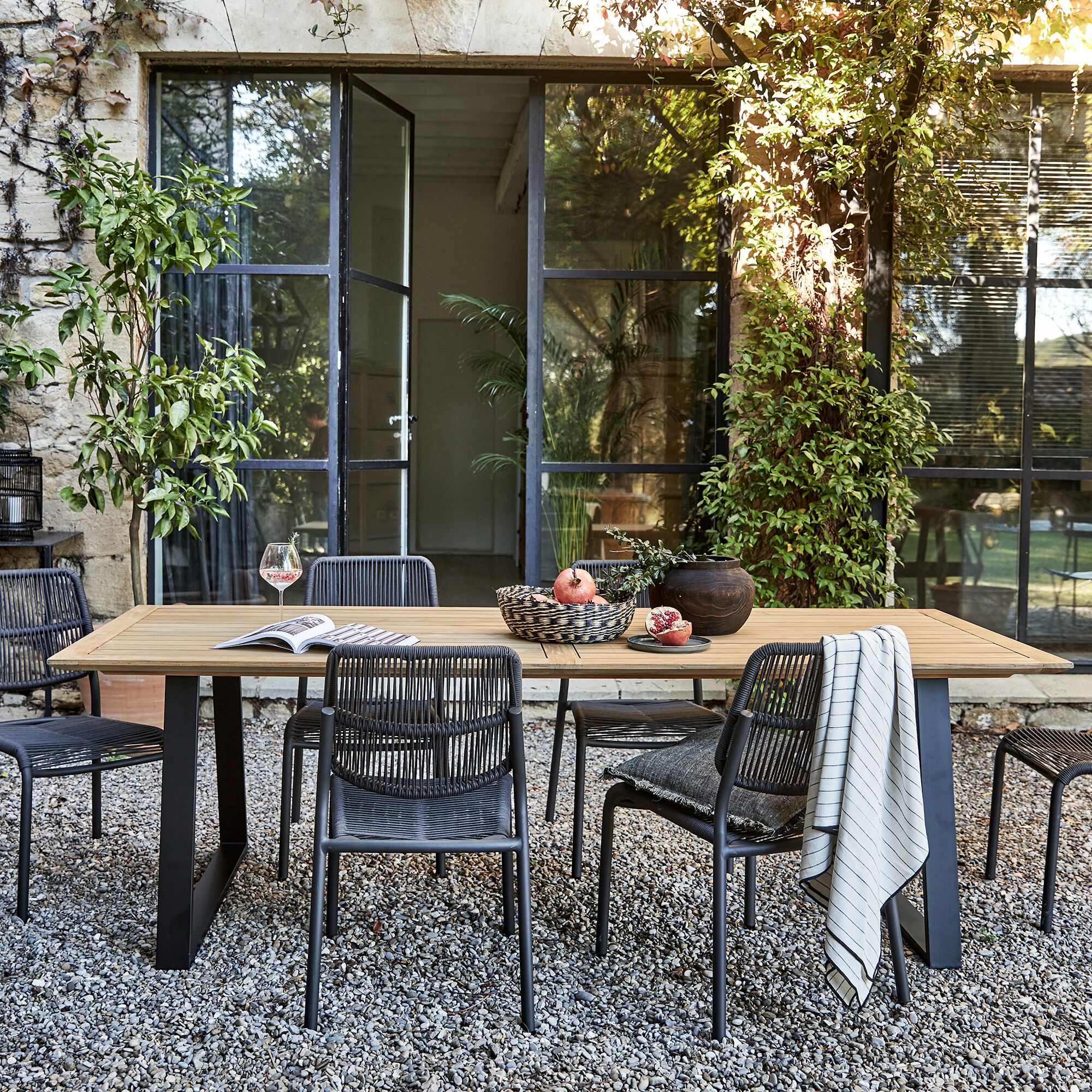 LARAGNE - Table de repas jardin en teck et aluminium - bois clair (10 places)
