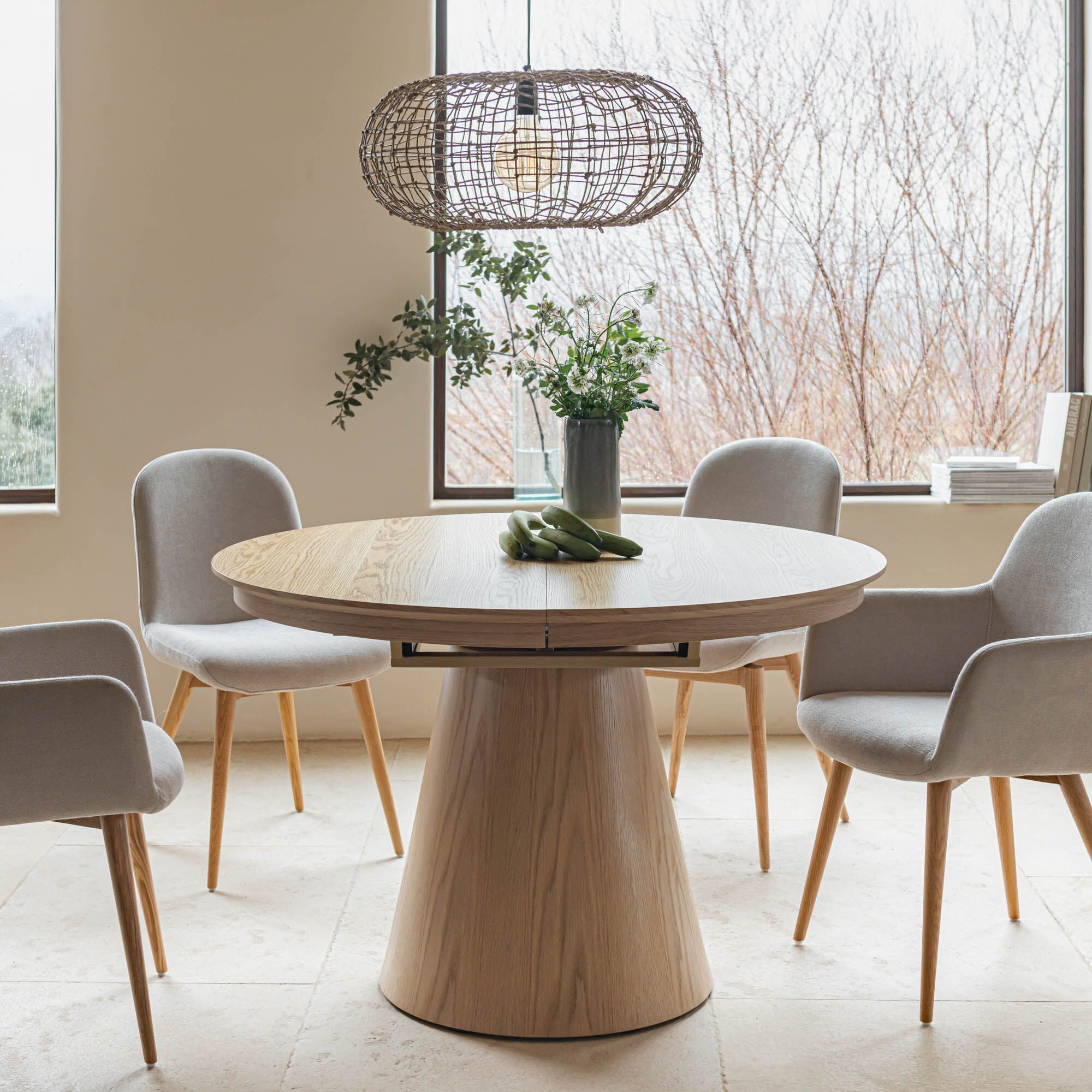 CUREL - Table de repas ronde extensible en bois - bois clair (4 à 6 places)