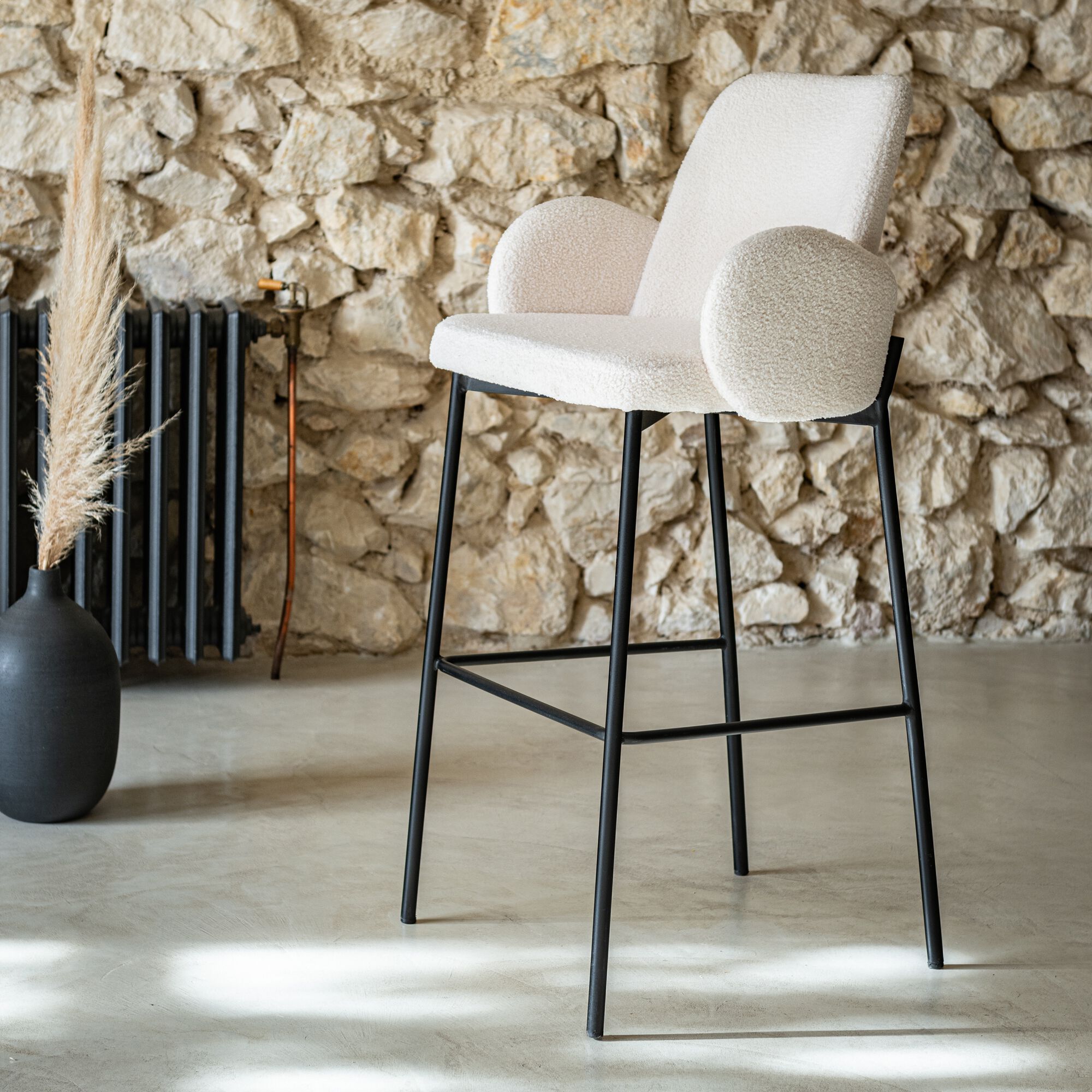 LOUMI - Chaise de bar en tissu bouclette H65cm - blanc