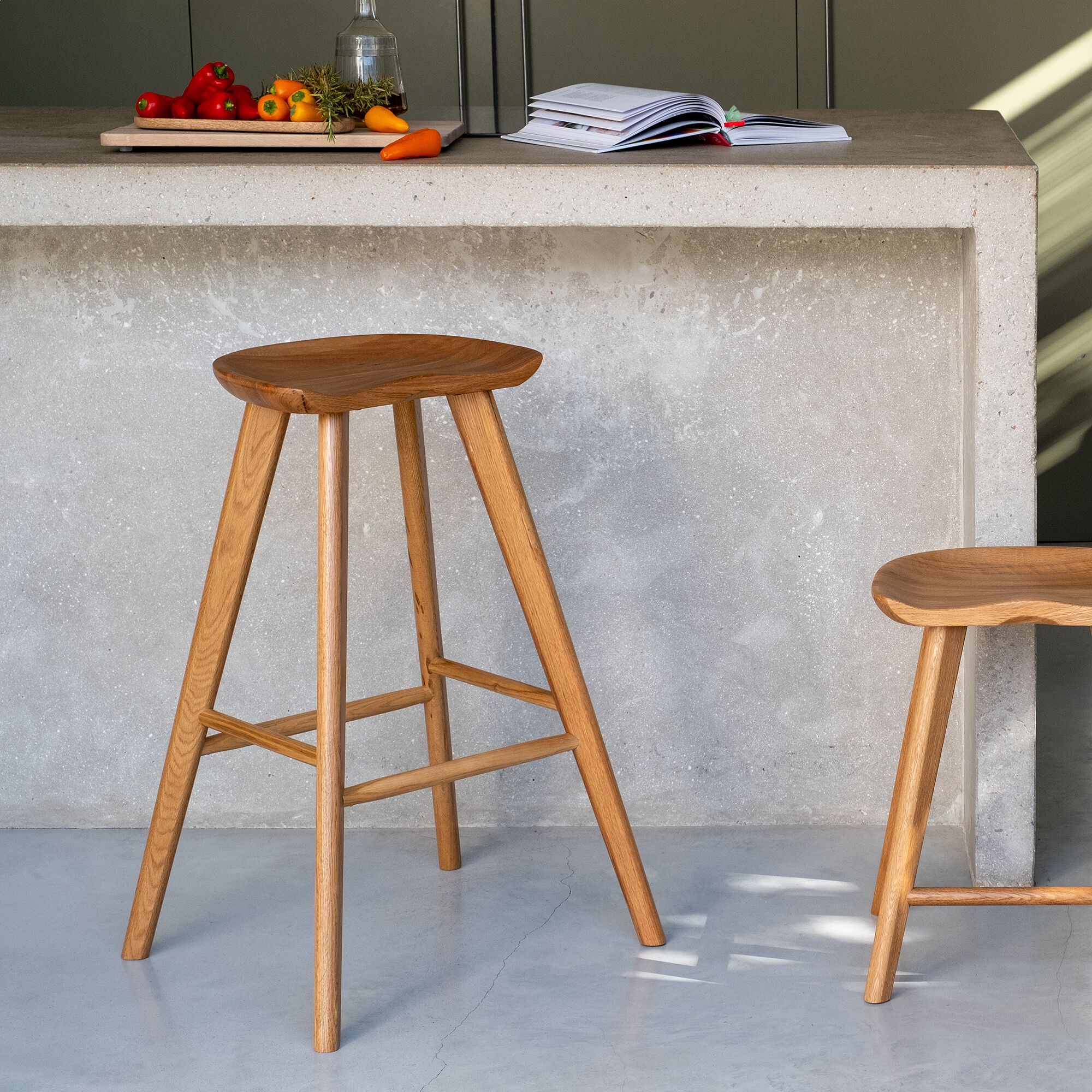 KOA - Tabouret de bar en chêne massif H75cm - naturel