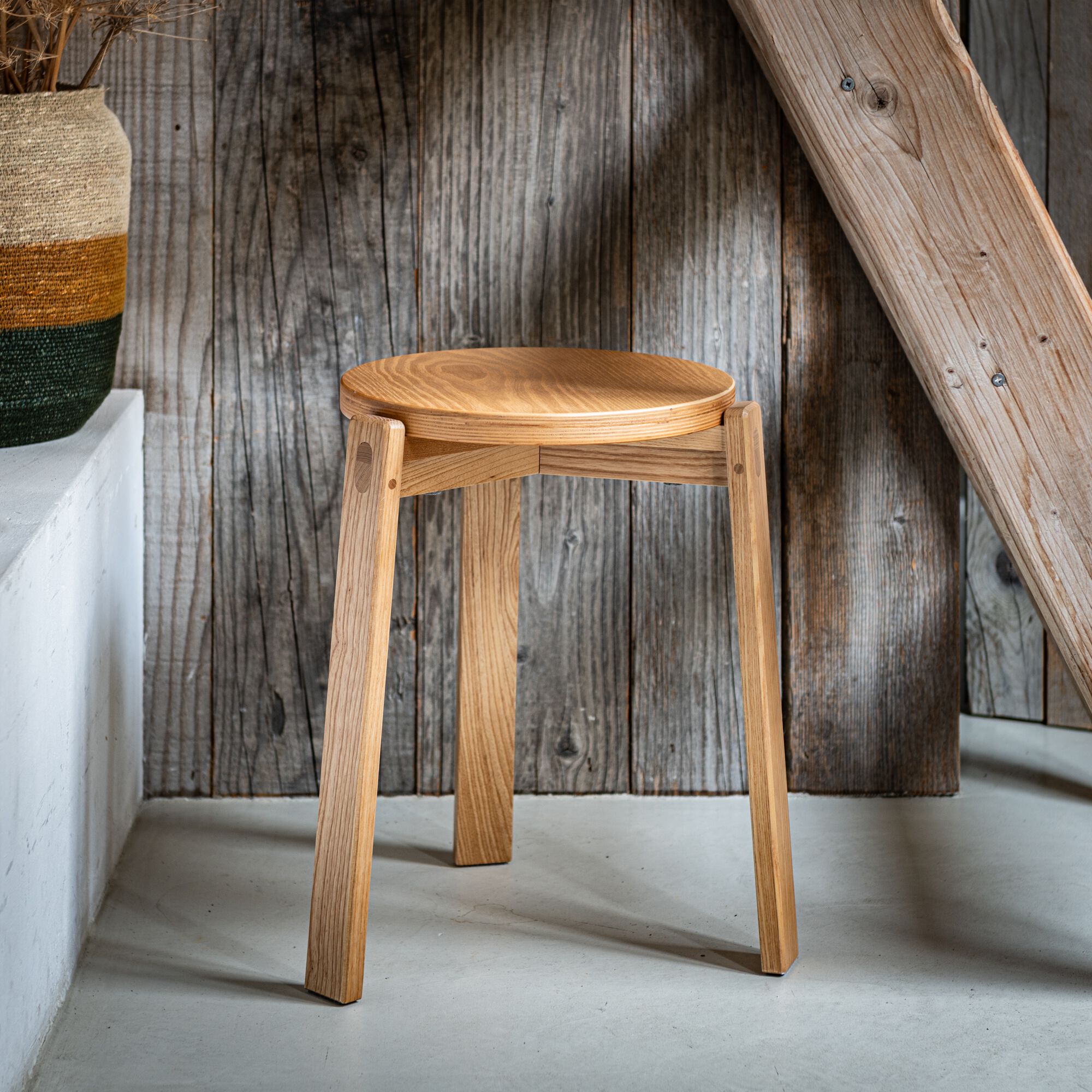 LUNEL - Tabouret bas en bois de frêne H45cm - naturel
