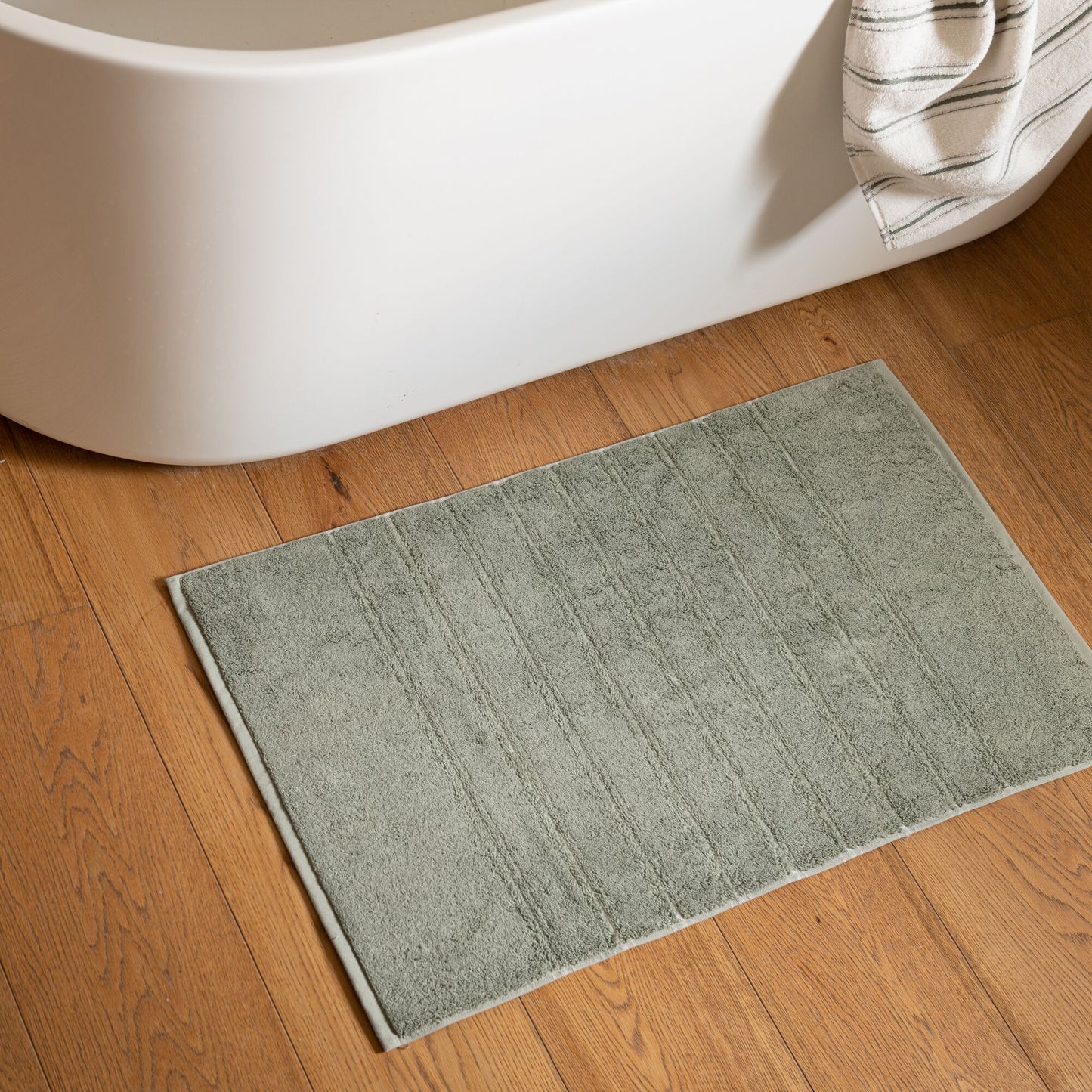 ROMY - Tapis de bain en coton - vert olivier 50x80 cm