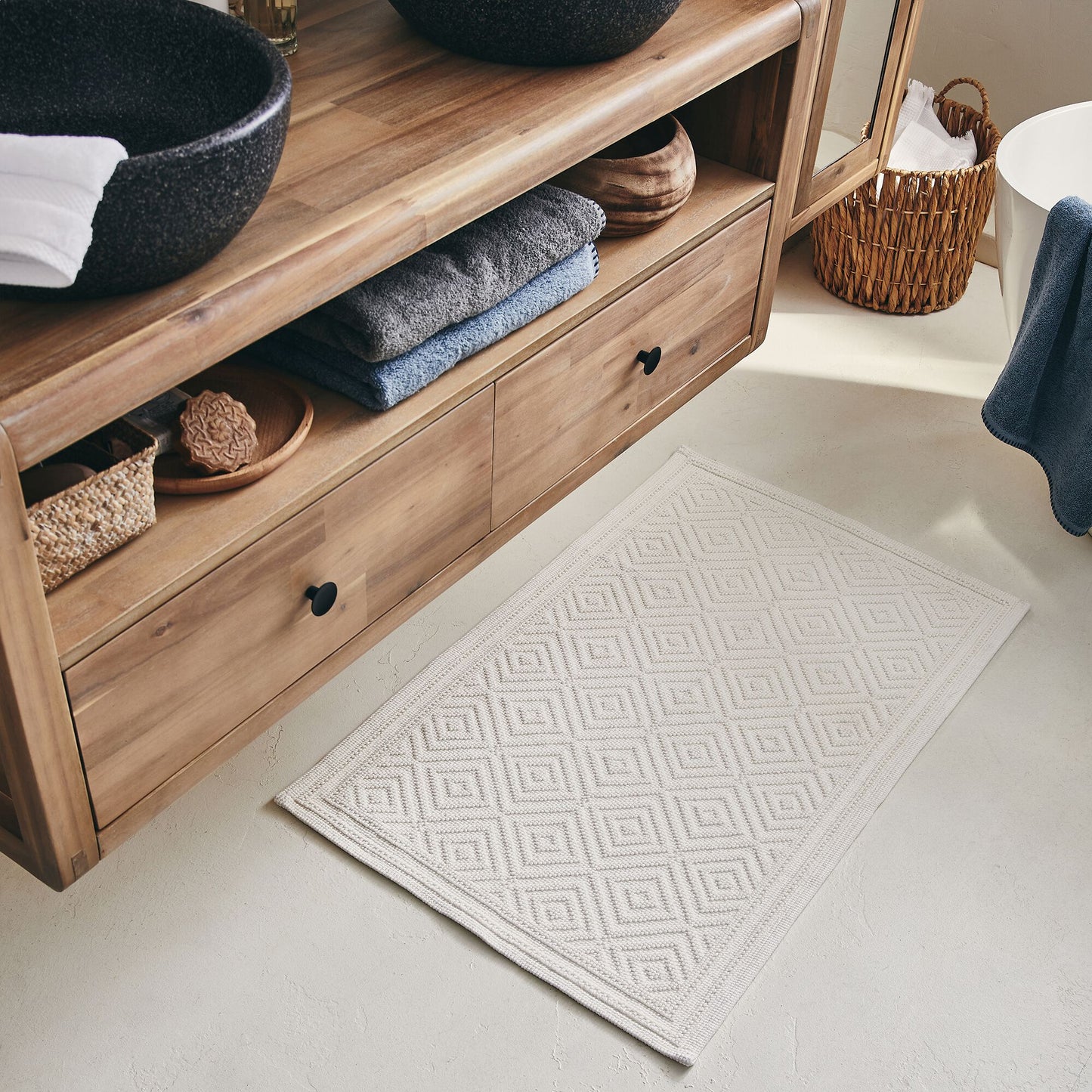 SADOU - Tapis de bain en coton jacquard - blanc ventoux 60x100cm