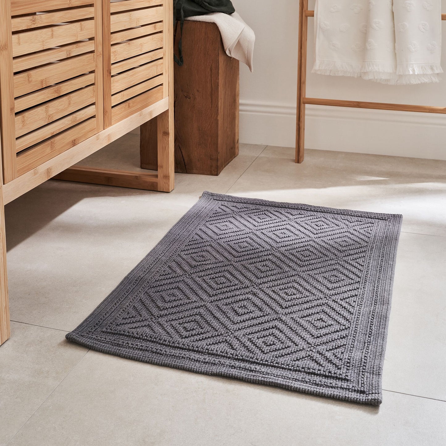 SADOU - Tapis de bain surpiquage losanges en coton - gris restanque 50x70cm