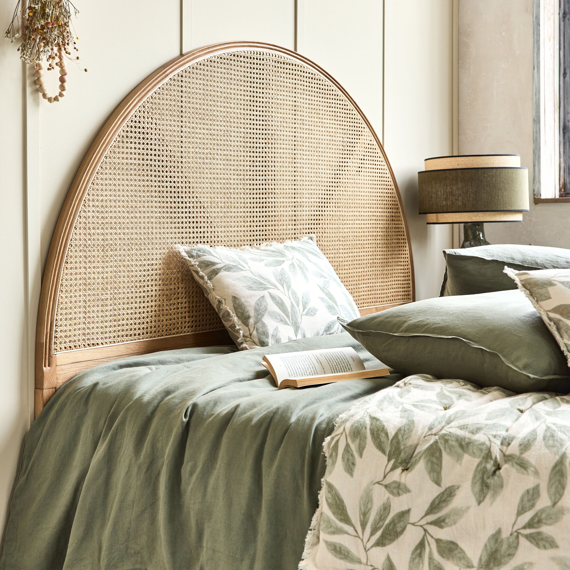 ABELLE - Tête de lit ronde en chêne et rotin L170cm - bois clair