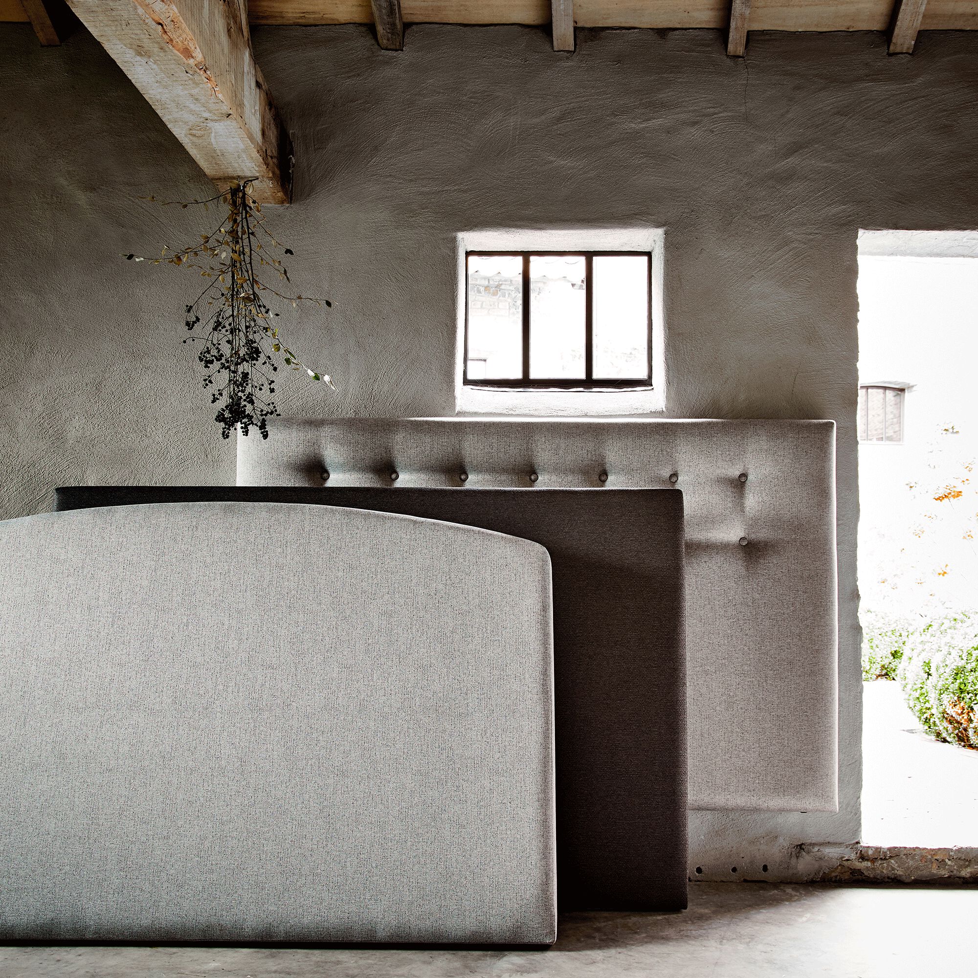 CORTIOU - Tête de lit galbée en tissu - gris clair L170cm