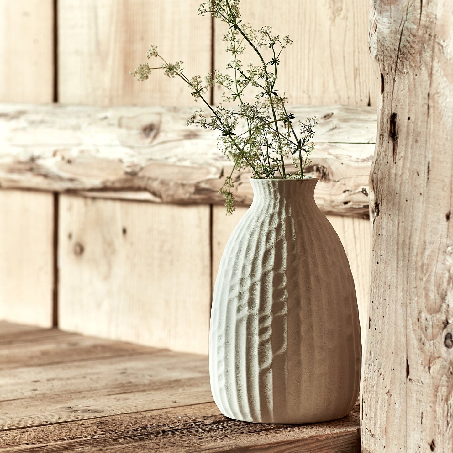 SOMMAREL - Vase classique en faïence texturée H24cm - blanc