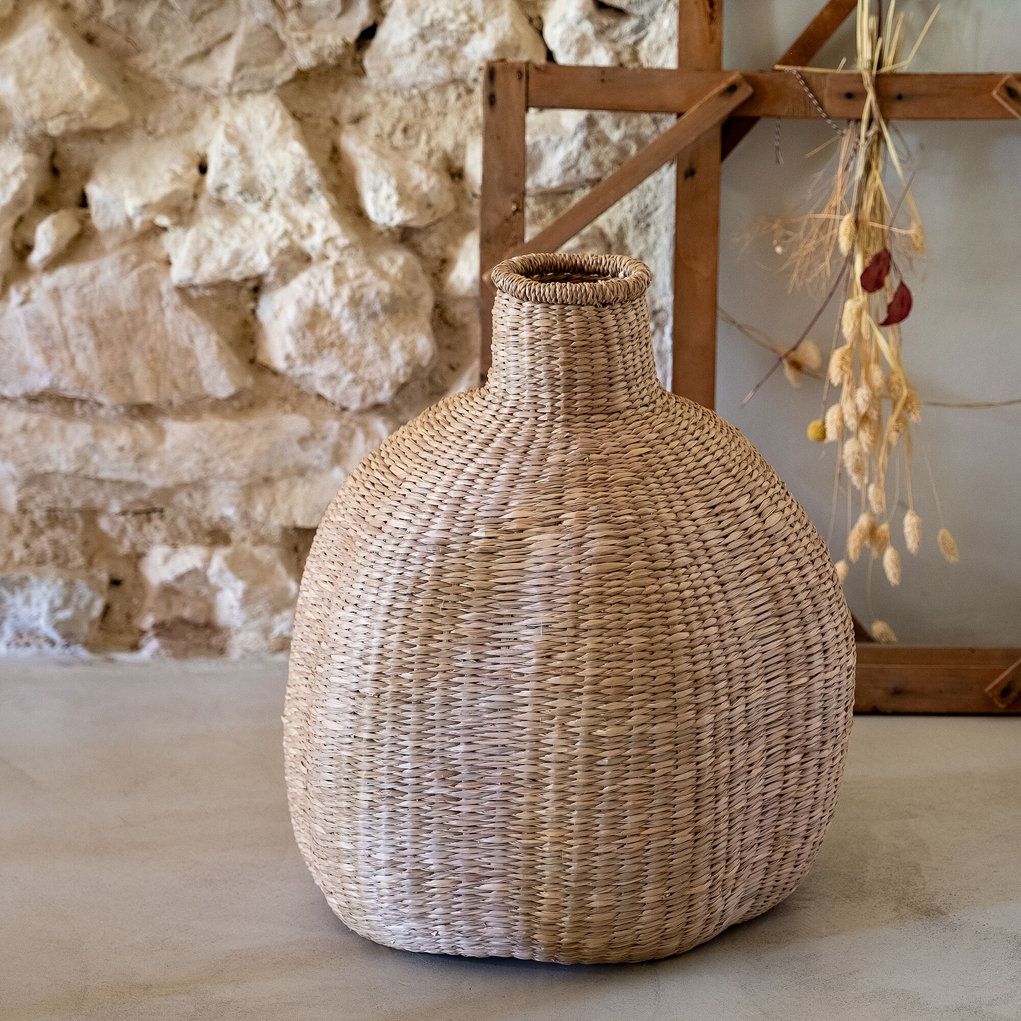 ANTELIAS - Vase boule en herbes marines tressées H46cm - naturel