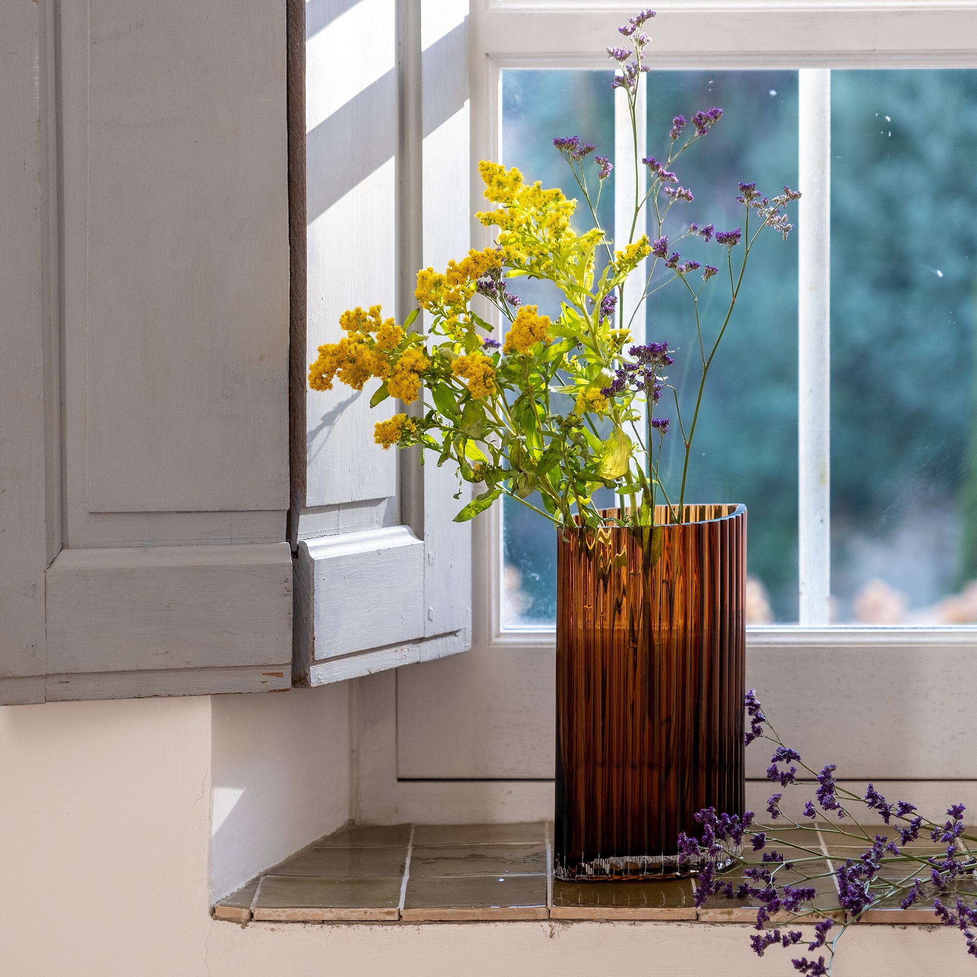 CABRIA - Vase contemporain en verre strié H26cm - marron